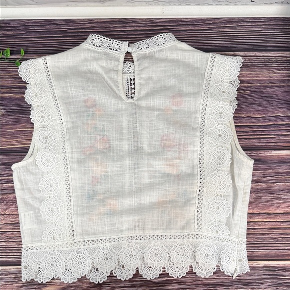 SHEIN Gorgeous White Floral Embroidered Crocheted Shift Blouse NWOT 100% Cotton - Picture 4 of 13